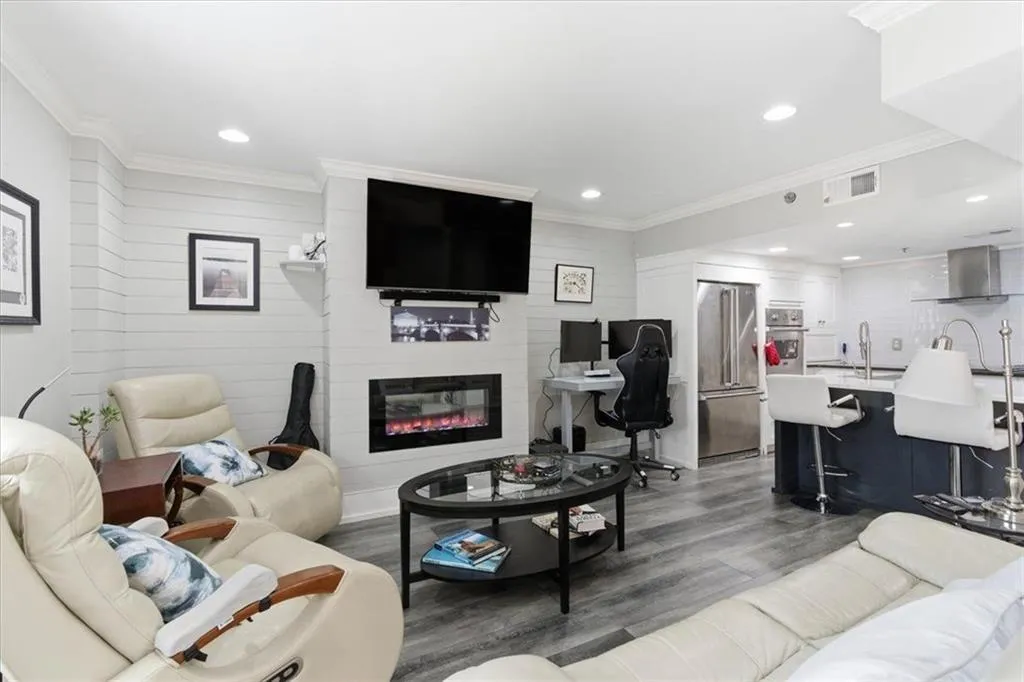 2855 Peachtree Road Ne Unit 124, Atlanta, Georgia 30305, 2 Bedrooms Bedrooms, ,2 BathroomsBathrooms,Residential,For Sale,2855 Peachtree Road Ne Unit 124,7686669