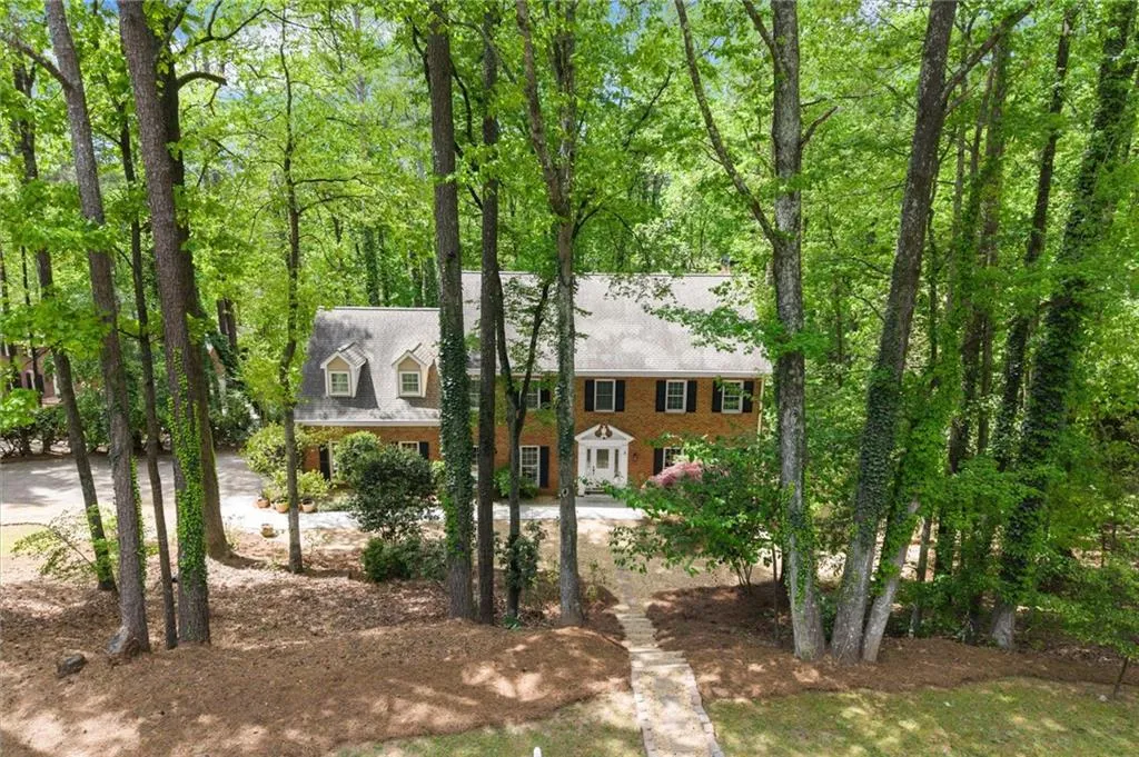 9335 Huntcliff Trace, Atlanta, Georgia 30350, 5 Bedrooms Bedrooms, ,5 BathroomsBathrooms,Residential,For Sale,9335 Huntcliff Trace,7744397
