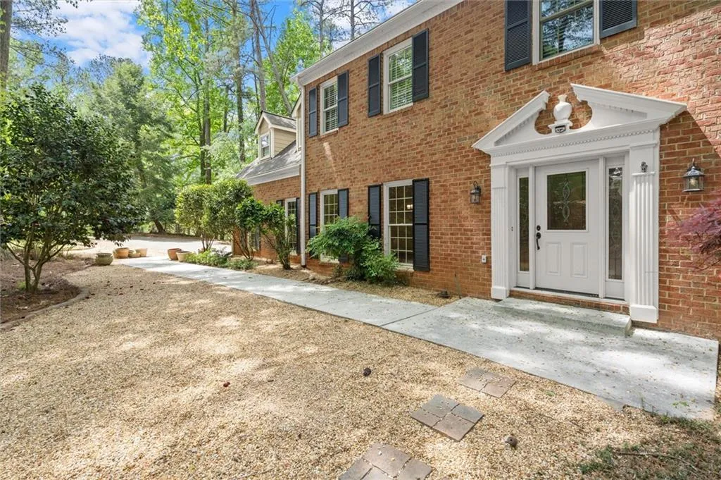 9335 Huntcliff Trace, Atlanta, Georgia 30350, 5 Bedrooms Bedrooms, ,5 BathroomsBathrooms,Residential,For Sale,9335 Huntcliff Trace,7744397