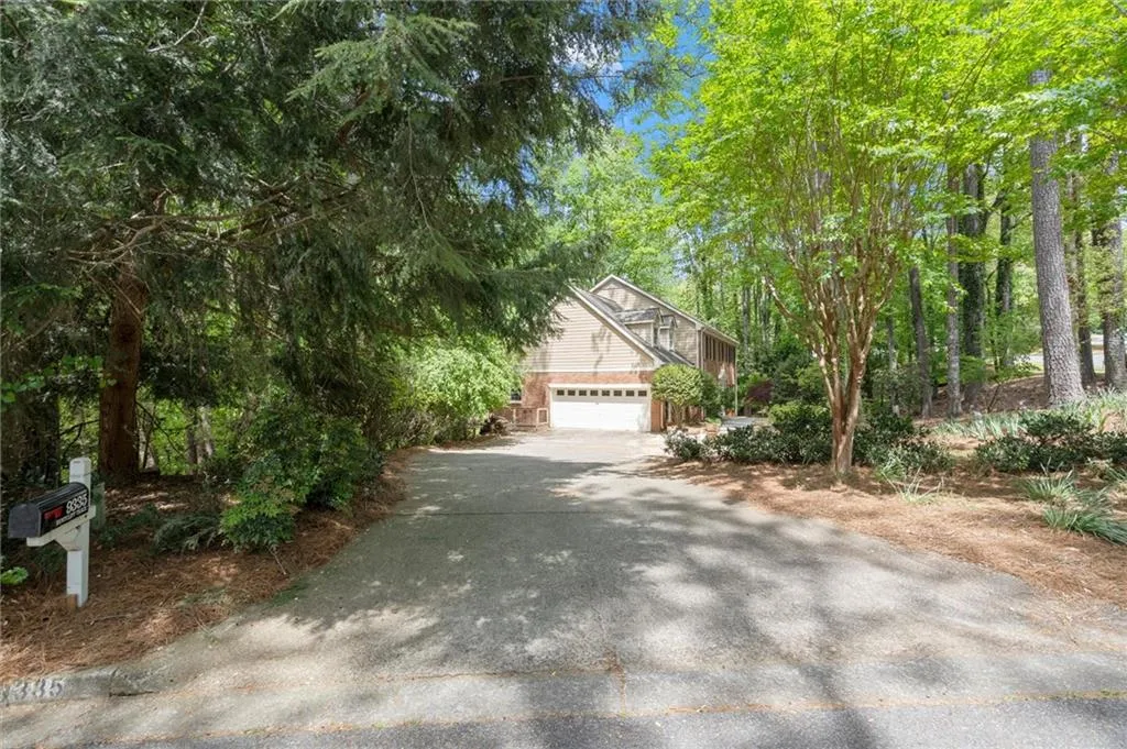 9335 Huntcliff Trace, Atlanta, Georgia 30350, 5 Bedrooms Bedrooms, ,5 BathroomsBathrooms,Residential,For Sale,9335 Huntcliff Trace,7744397