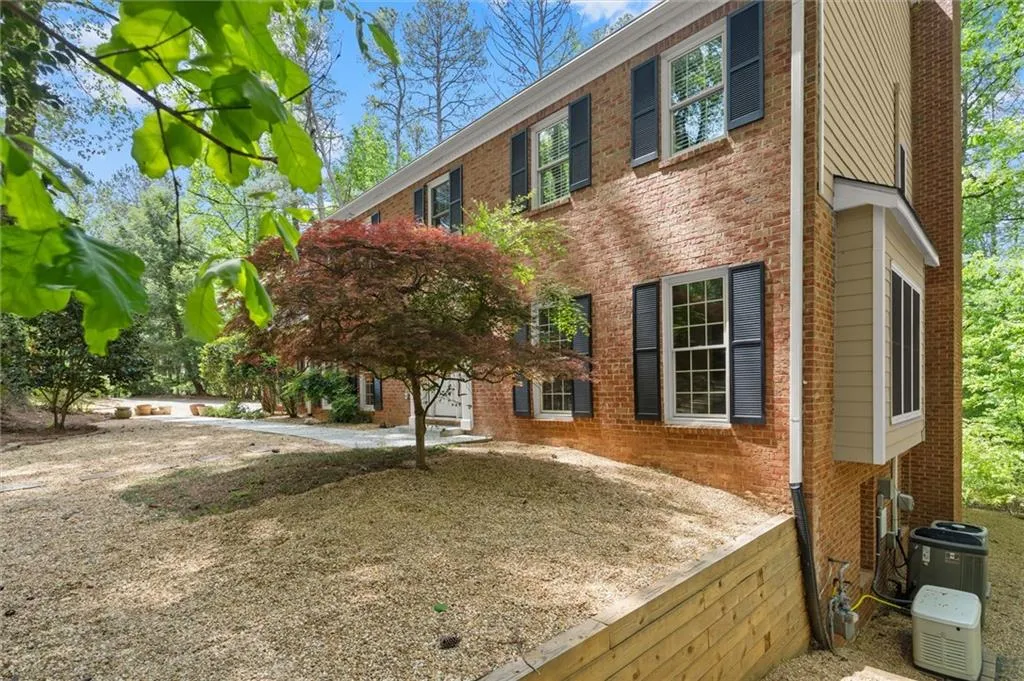 9335 Huntcliff Trace, Atlanta, Georgia 30350, 5 Bedrooms Bedrooms, ,5 BathroomsBathrooms,Residential,For Sale,9335 Huntcliff Trace,7744397