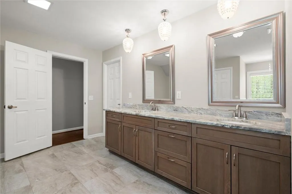 9335 Huntcliff Trace, Atlanta, Georgia 30350, 5 Bedrooms Bedrooms, ,5 BathroomsBathrooms,Residential,For Sale,9335 Huntcliff Trace,7744397