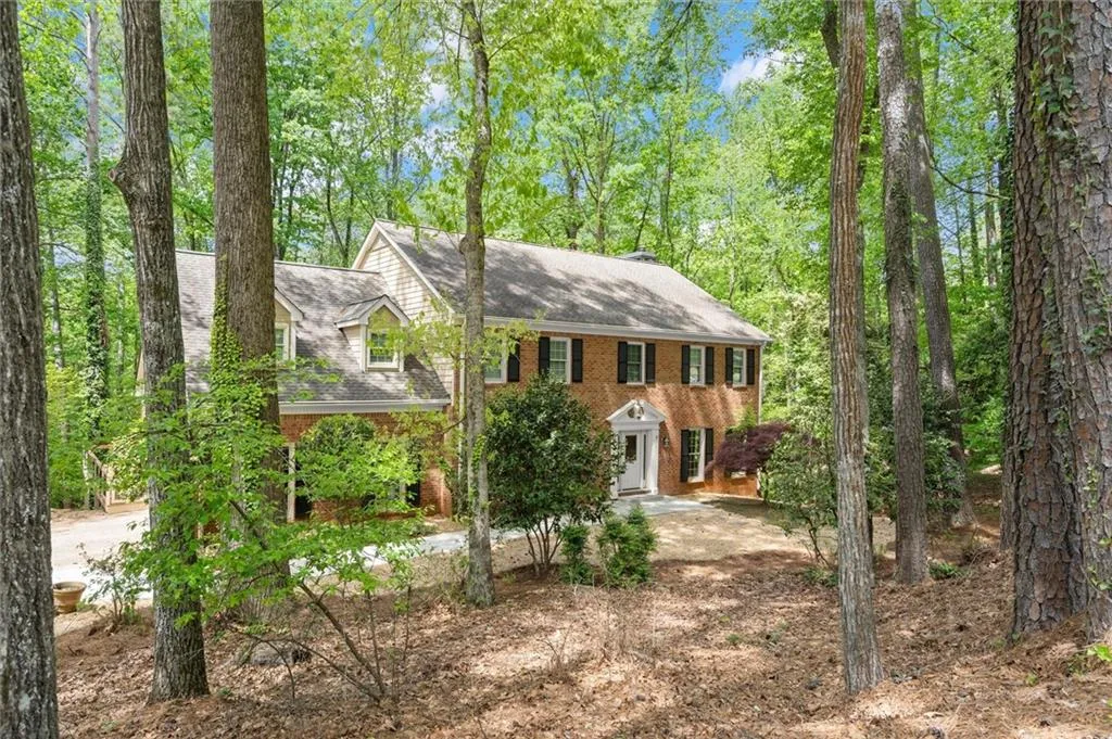 9335 Huntcliff Trace, Atlanta, Georgia 30350, 5 Bedrooms Bedrooms, ,5 BathroomsBathrooms,Residential,For Sale,9335 Huntcliff Trace,7744397