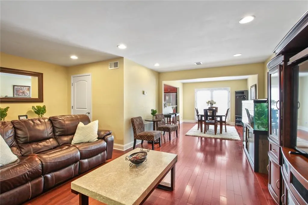 310 Winding River Drive Unit B, Sandy Springs, Georgia 30350, 3 Bedrooms Bedrooms, ,2 BathroomsBathrooms,Residential,Sold,310 Winding River Drive Unit B,6914531