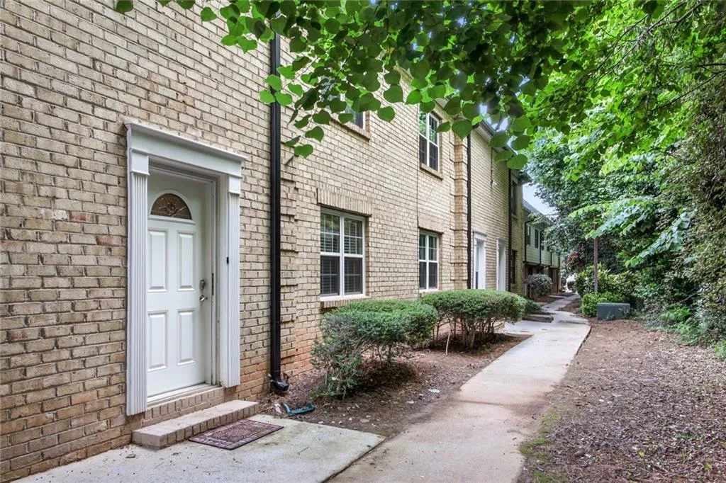 310 Winding River Drive Unit B, Sandy Springs, Georgia 30350, 3 Bedrooms Bedrooms, ,2 BathroomsBathrooms,Residential,Sold,310 Winding River Drive Unit B,6914531