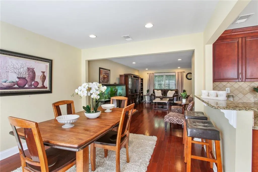 310 Winding River Drive Unit B, Sandy Springs, Georgia 30350, 3 Bedrooms Bedrooms, ,2 BathroomsBathrooms,Residential,Sold,310 Winding River Drive Unit B,6914531