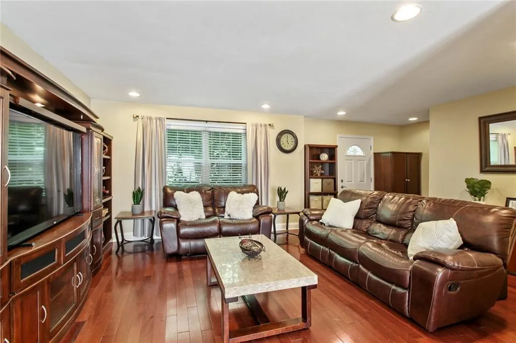 310 Winding River Drive Unit B, Sandy Springs, Georgia 30350, 3 Bedrooms Bedrooms, ,2 BathroomsBathrooms,Residential,Sold,310 Winding River Drive Unit B,6914531
