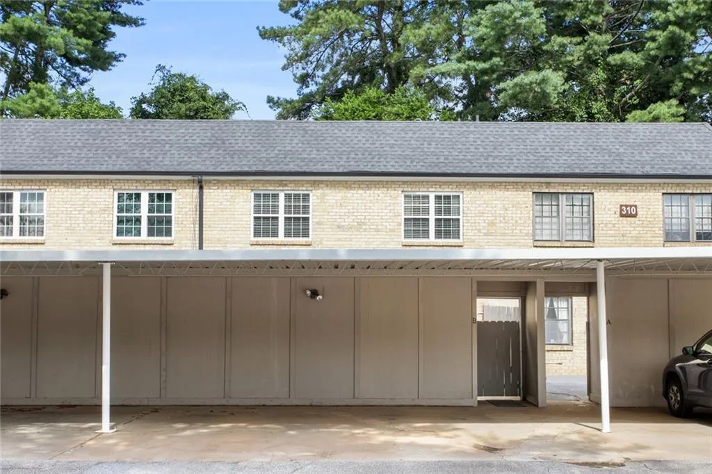 310 Winding River Drive Unit B, Sandy Springs, Georgia 30350, 3 Bedrooms Bedrooms, ,2 BathroomsBathrooms,Residential,Sold,310 Winding River Drive Unit B,6914531