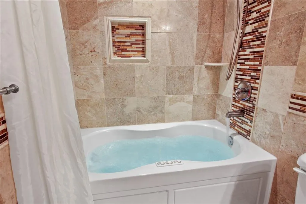 310 Winding River Drive Unit B, Sandy Springs, Georgia 30350, 3 Bedrooms Bedrooms, ,2 BathroomsBathrooms,Residential,Sold,310 Winding River Drive Unit B,6914531