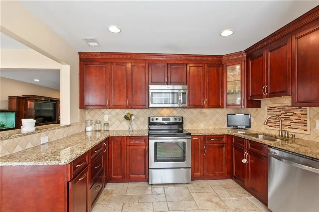 310 Winding River Drive Unit B, Sandy Springs, Georgia 30350, 3 Bedrooms Bedrooms, ,2 BathroomsBathrooms,Residential,Sold,310 Winding River Drive Unit B,6914531