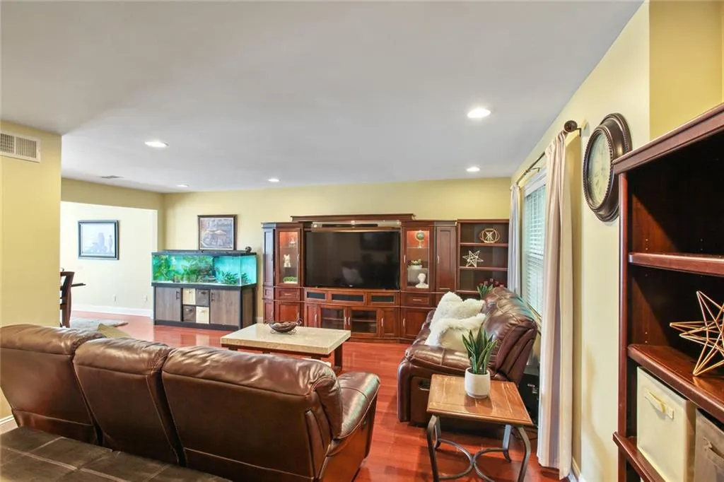 310 Winding River Drive Unit B, Sandy Springs, Georgia 30350, 3 Bedrooms Bedrooms, ,2 BathroomsBathrooms,Residential,Sold,310 Winding River Drive Unit B,6914531