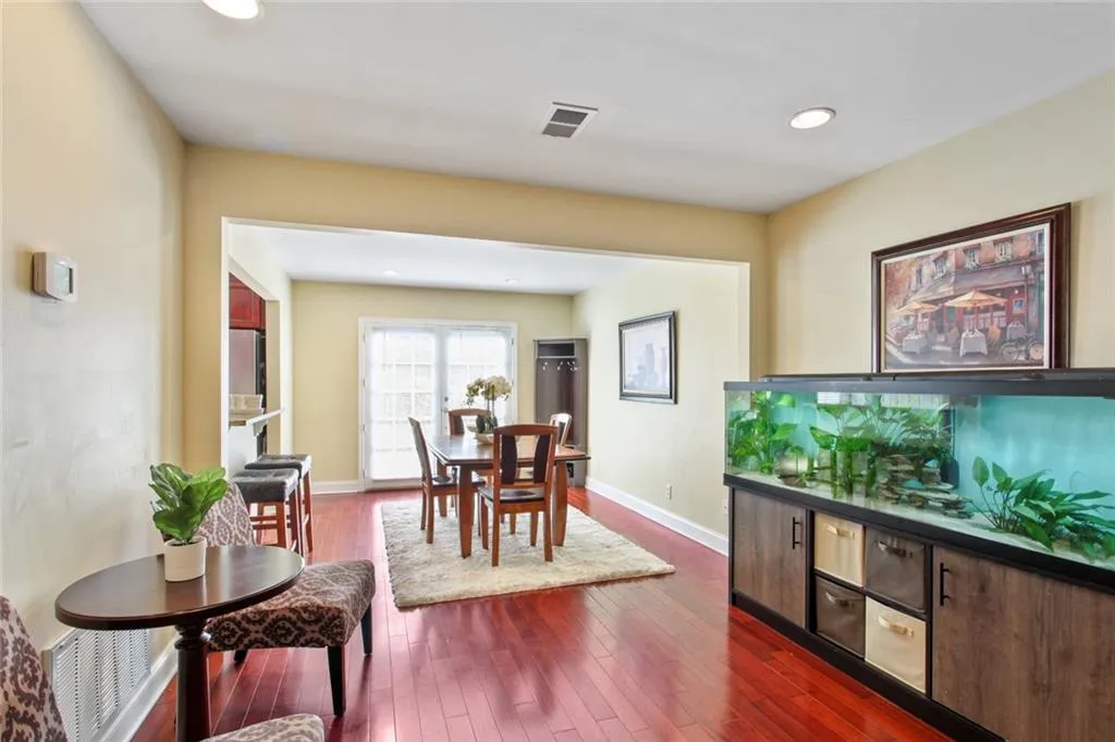 310 Winding River Drive Unit B, Sandy Springs, Georgia 30350, 3 Bedrooms Bedrooms, ,2 BathroomsBathrooms,Residential,Sold,310 Winding River Drive Unit B,6914531