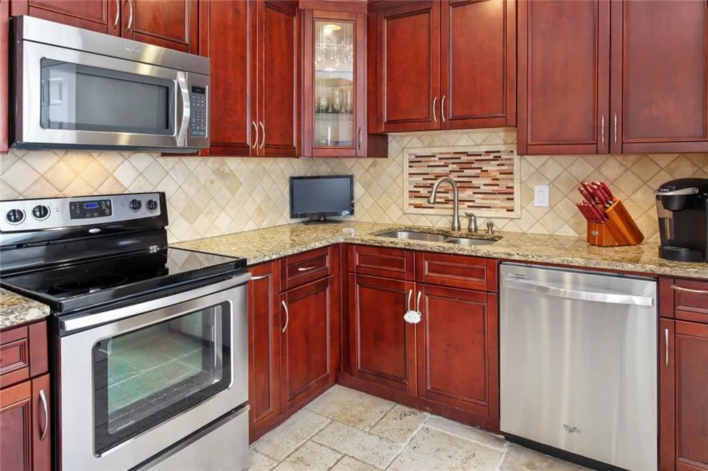 310 Winding River Drive Unit B, Sandy Springs, Georgia 30350, 3 Bedrooms Bedrooms, ,2 BathroomsBathrooms,Residential,Sold,310 Winding River Drive Unit B,6914531