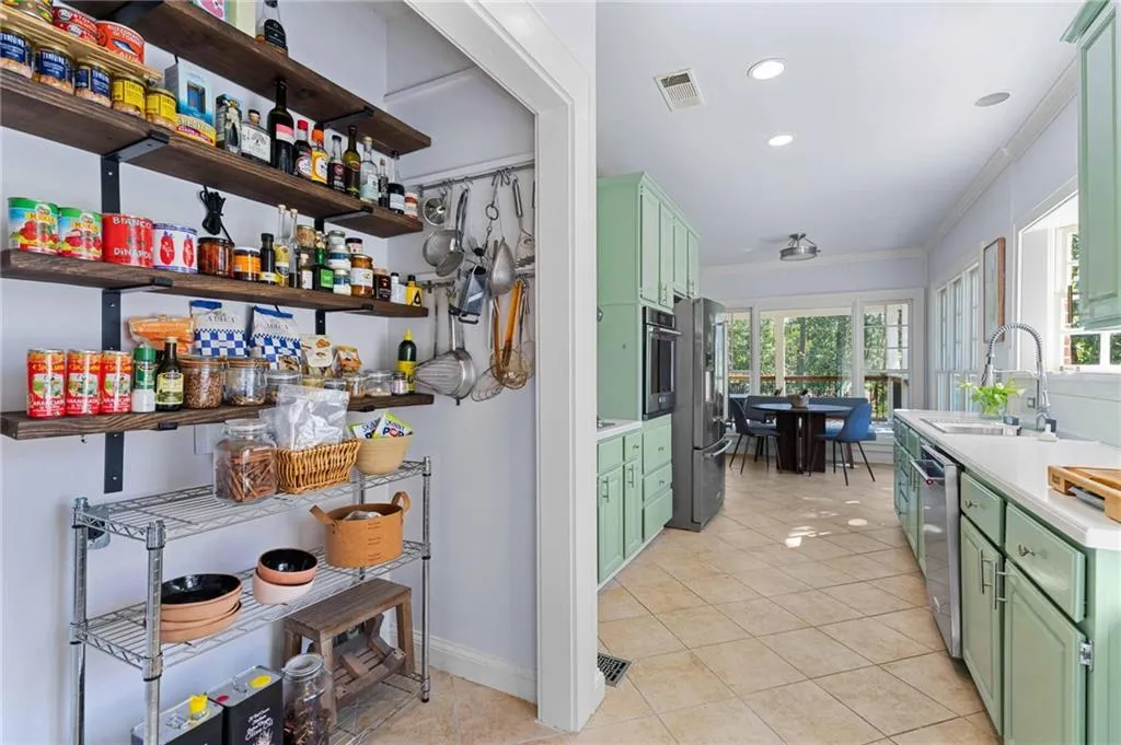 183 E Wesley Road Ne, Atlanta, Georgia 30305, 3 Bedrooms Bedrooms, 0 ,3 BathroomsBathrooms,Residential,For Sale,183 E Wesley Road Ne,7730943