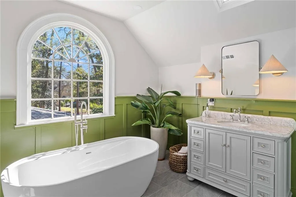 183 E Wesley Road Ne, Atlanta, Georgia 30305, 3 Bedrooms Bedrooms, 0 ,3 BathroomsBathrooms,Residential,For Sale,183 E Wesley Road Ne,7730943