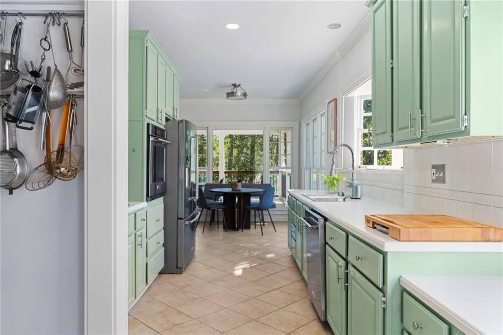 183 E Wesley Road Ne, Atlanta, Georgia 30305, 3 Bedrooms Bedrooms, 0 ,3 BathroomsBathrooms,Residential,For Sale,183 E Wesley Road Ne,7730943