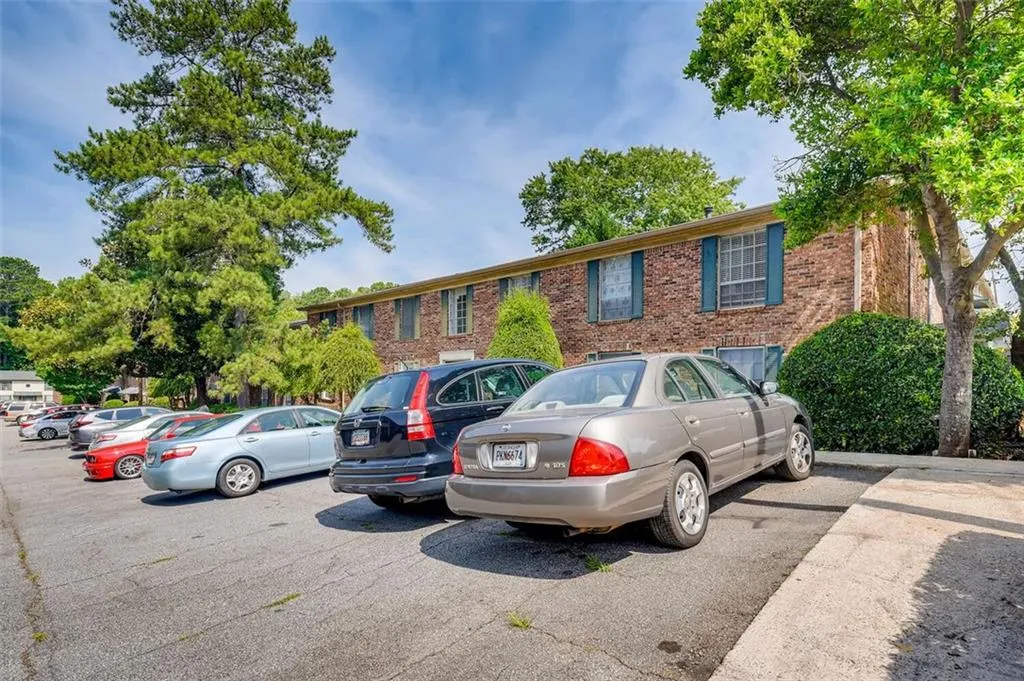 5559 Kingsport Drive Unit 27, Atlanta, Georgia 30342, 3 Bedrooms Bedrooms, ,2 BathroomsBathrooms,Residential,Sold,5559 Kingsport Drive Unit 27,6903729