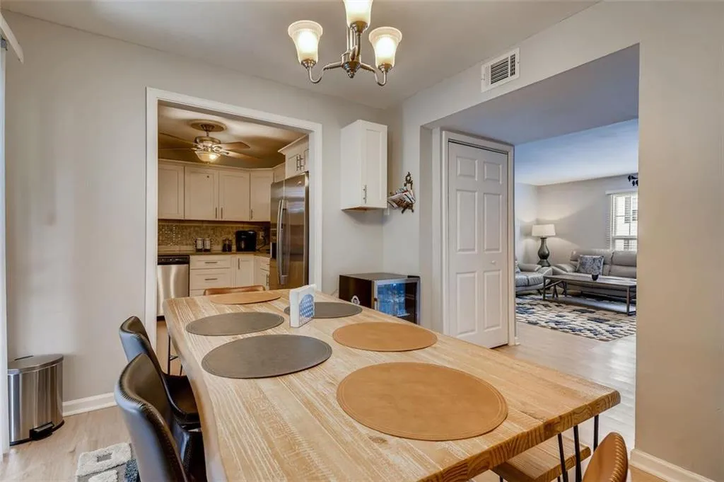 5559 Kingsport Drive Unit 27, Atlanta, Georgia 30342, 3 Bedrooms Bedrooms, ,2 BathroomsBathrooms,Residential,Sold,5559 Kingsport Drive Unit 27,6903729