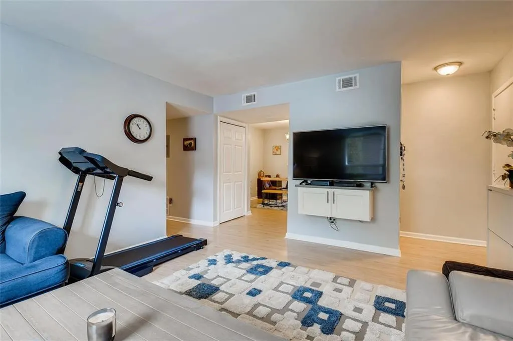 5559 Kingsport Drive Unit 27, Atlanta, Georgia 30342, 3 Bedrooms Bedrooms, ,2 BathroomsBathrooms,Residential,Sold,5559 Kingsport Drive Unit 27,6903729