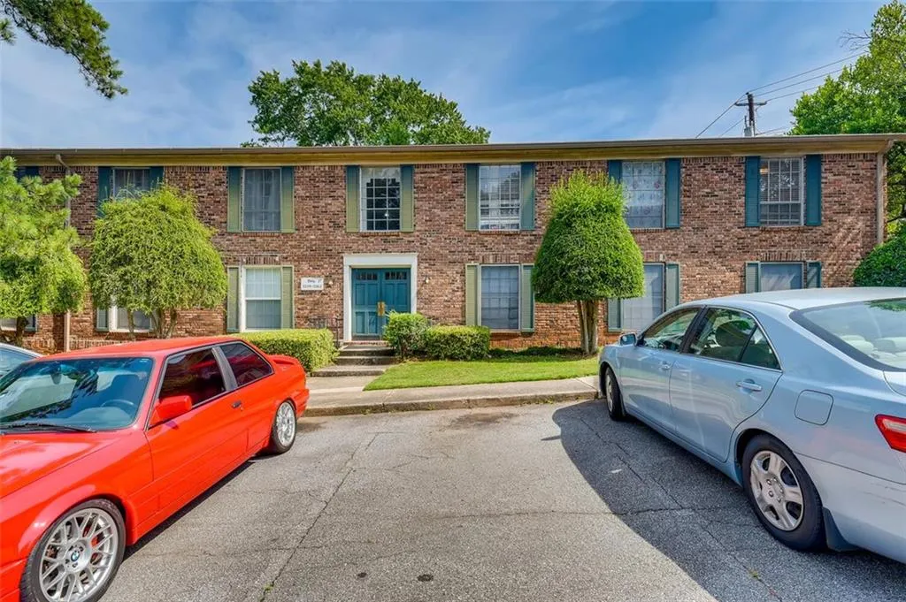 5559 Kingsport Drive Unit 27, Atlanta, Georgia 30342, 3 Bedrooms Bedrooms, ,2 BathroomsBathrooms,Residential,Sold,5559 Kingsport Drive Unit 27,6903729