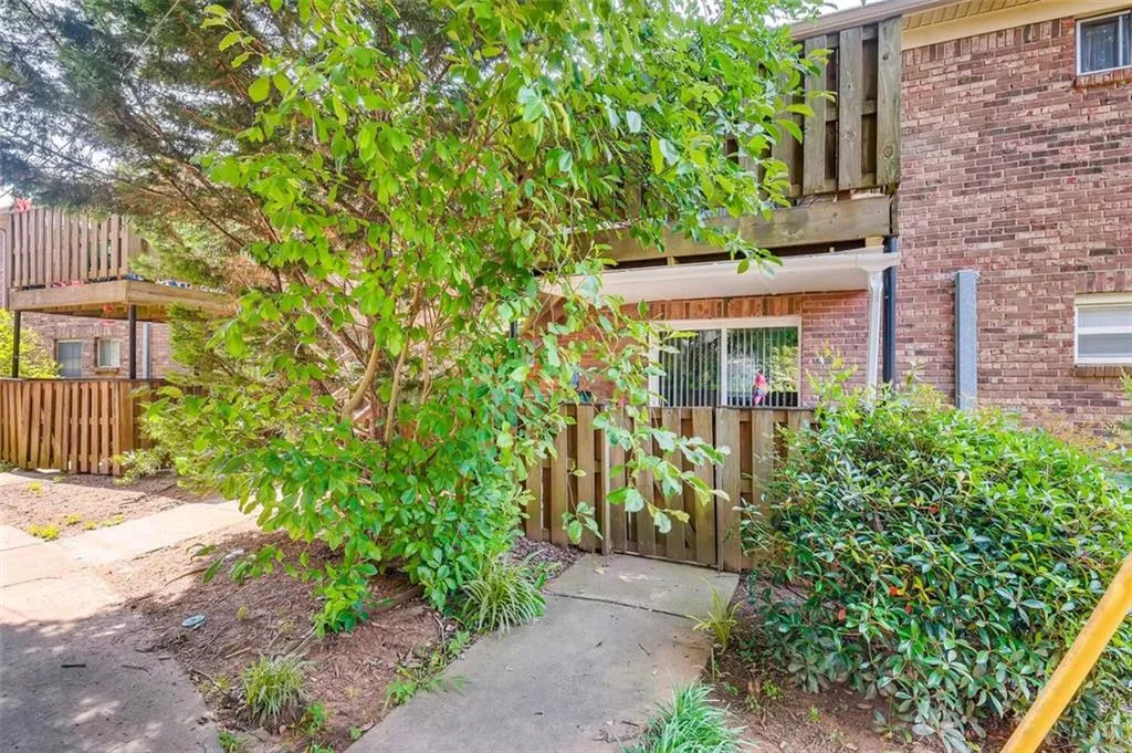 5559 Kingsport Drive Unit 27, Atlanta, Georgia 30342, 3 Bedrooms Bedrooms, ,2 BathroomsBathrooms,Residential,Sold,5559 Kingsport Drive Unit 27,6903729