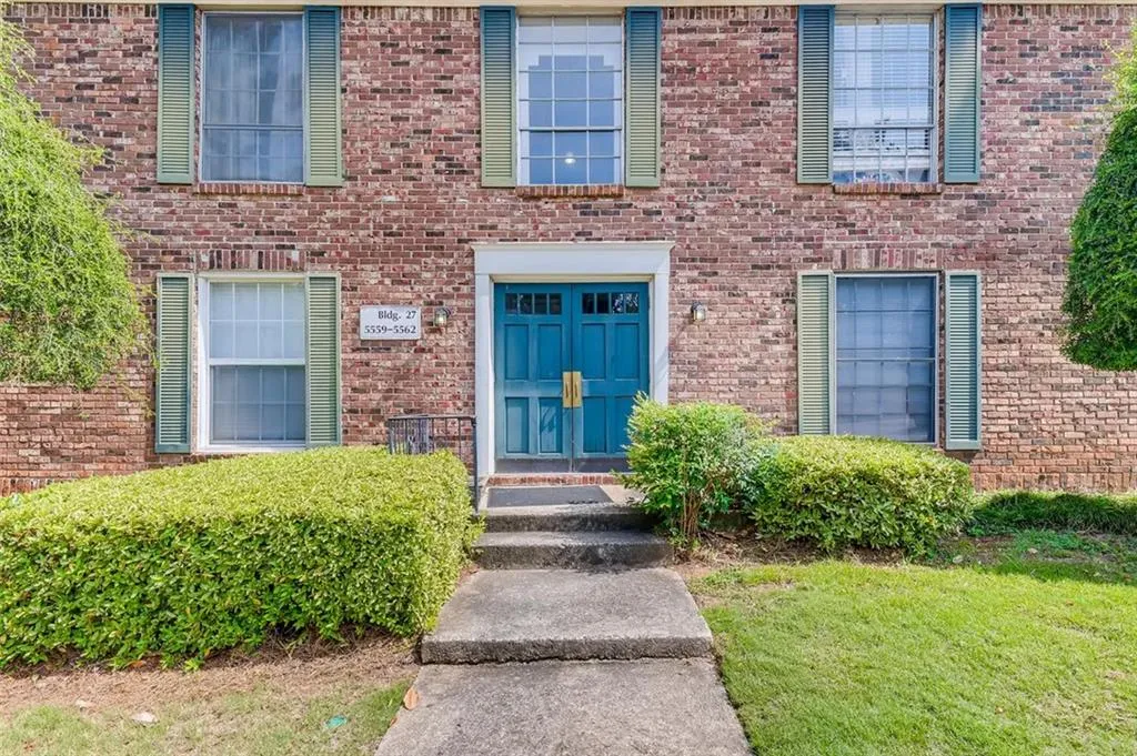 5559 Kingsport Drive Unit 27, Atlanta, Georgia 30342, 3 Bedrooms Bedrooms, ,2 BathroomsBathrooms,Residential,Sold,5559 Kingsport Drive Unit 27,6903729