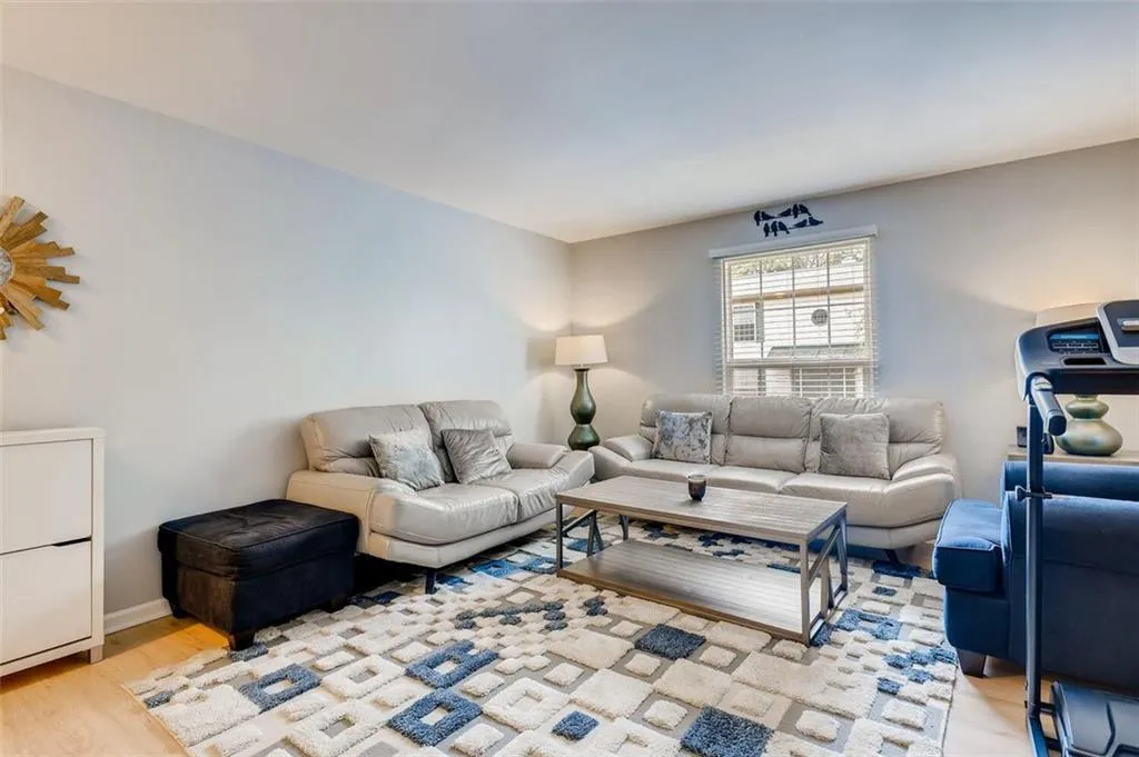 5559 Kingsport Drive Unit 27, Atlanta, Georgia 30342, 3 Bedrooms Bedrooms, ,2 BathroomsBathrooms,Residential,Sold,5559 Kingsport Drive Unit 27,6903729