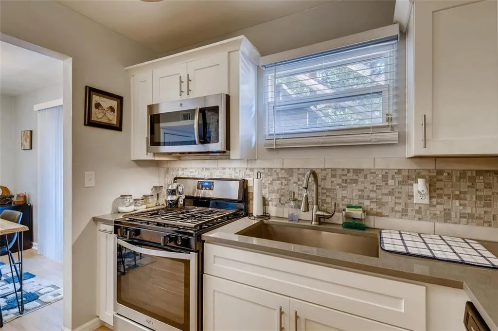 5559 Kingsport Drive Unit 27, Atlanta, Georgia 30342, 3 Bedrooms Bedrooms, ,2 BathroomsBathrooms,Residential,Sold,5559 Kingsport Drive Unit 27,6903729