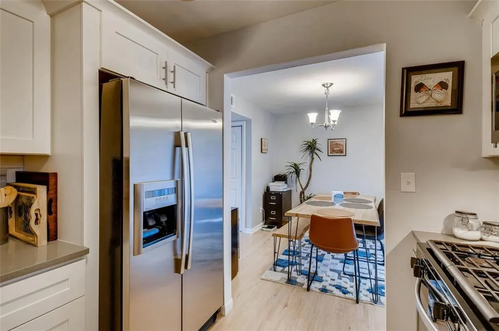 5559 Kingsport Drive Unit 27, Atlanta, Georgia 30342, 3 Bedrooms Bedrooms, ,2 BathroomsBathrooms,Residential,Sold,5559 Kingsport Drive Unit 27,6903729