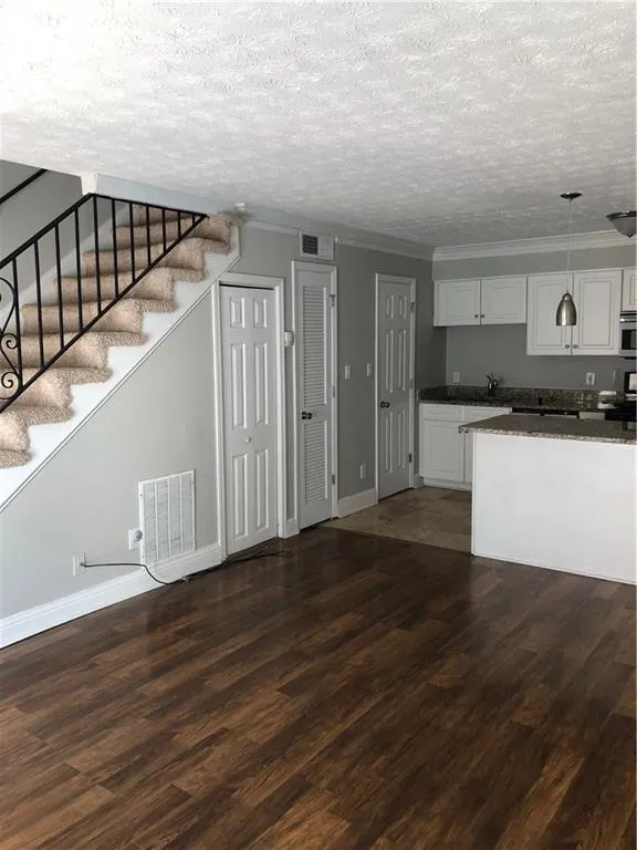 6980 Roswell Road Unit I6, Sandy Springs, Georgia 30328, 1 Bedroom Bedrooms, ,1 BathroomBathrooms,Residential,Sold,6980 Roswell Road Unit I6,6622634