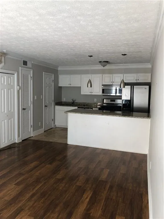 6980 Roswell Road Unit I6, Sandy Springs, Georgia 30328, 1 Bedroom Bedrooms, ,1 BathroomBathrooms,Residential,Sold,6980 Roswell Road Unit I6,6622634