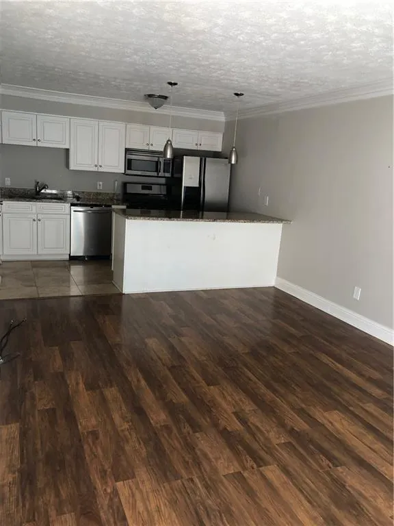 6980 Roswell Road Unit I6, Sandy Springs, Georgia 30328, 1 Bedroom Bedrooms, ,1 BathroomBathrooms,Residential,Sold,6980 Roswell Road Unit I6,6622634