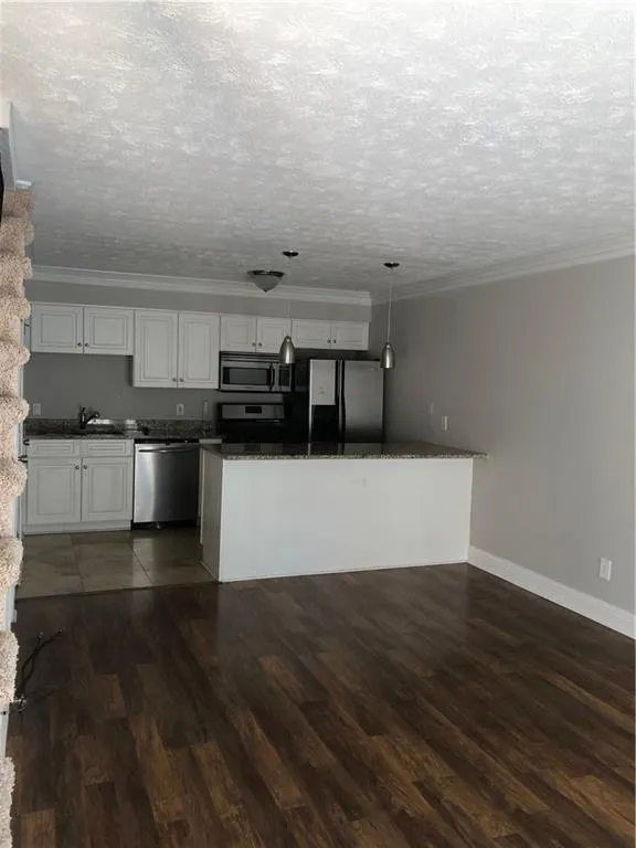 6980 Roswell Road Unit I6, Sandy Springs, Georgia 30328, 1 Bedroom Bedrooms, ,1 BathroomBathrooms,Residential,Sold,6980 Roswell Road Unit I6,6622634