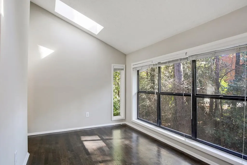 8740 Roswell Road Unit 2g, Sandy Springs, Georgia 30350, 2 Bedrooms Bedrooms, ,2 BathroomsBathrooms,Residential,Sold,8740 Roswell Road Unit 2g,5935302