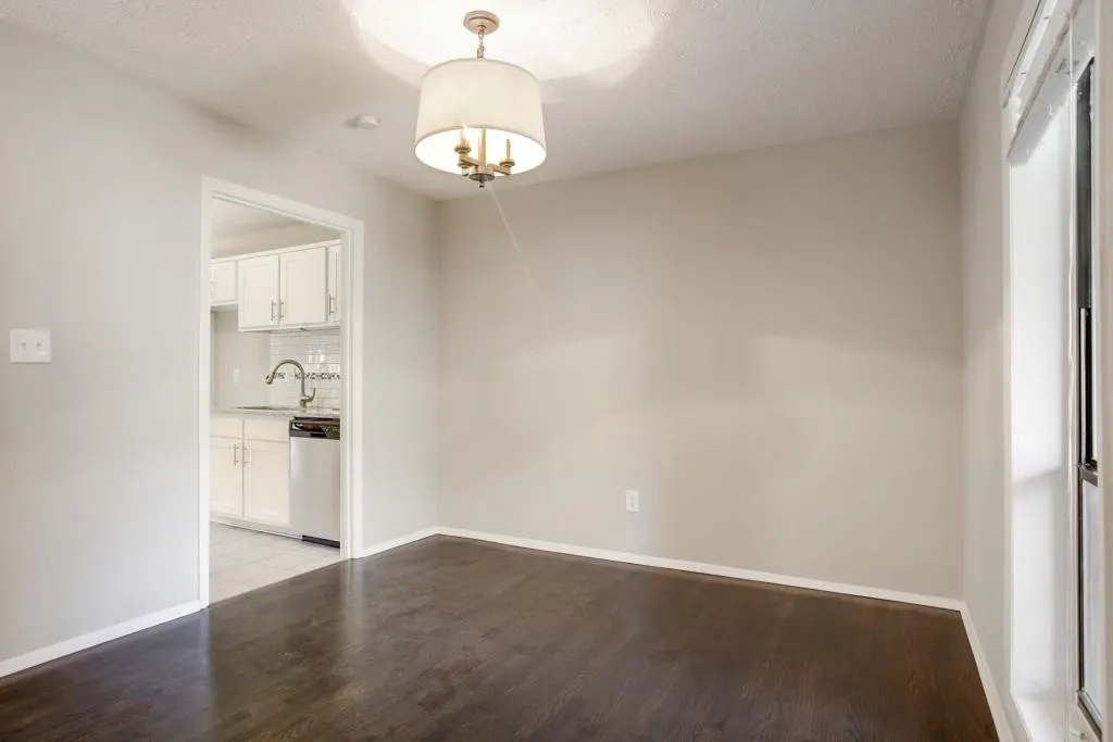 8740 Roswell Road Unit 2g, Sandy Springs, Georgia 30350, 2 Bedrooms Bedrooms, ,2 BathroomsBathrooms,Residential,Sold,8740 Roswell Road Unit 2g,5935302