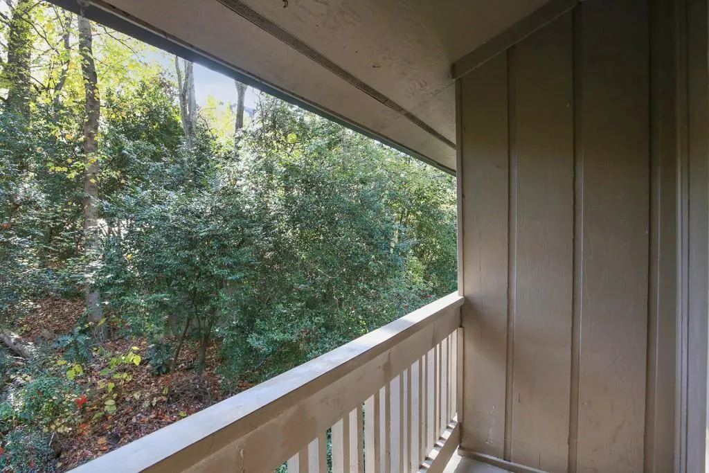 8740 Roswell Road Unit 2g, Sandy Springs, Georgia 30350, 2 Bedrooms Bedrooms, ,2 BathroomsBathrooms,Residential,Sold,8740 Roswell Road Unit 2g,5935302