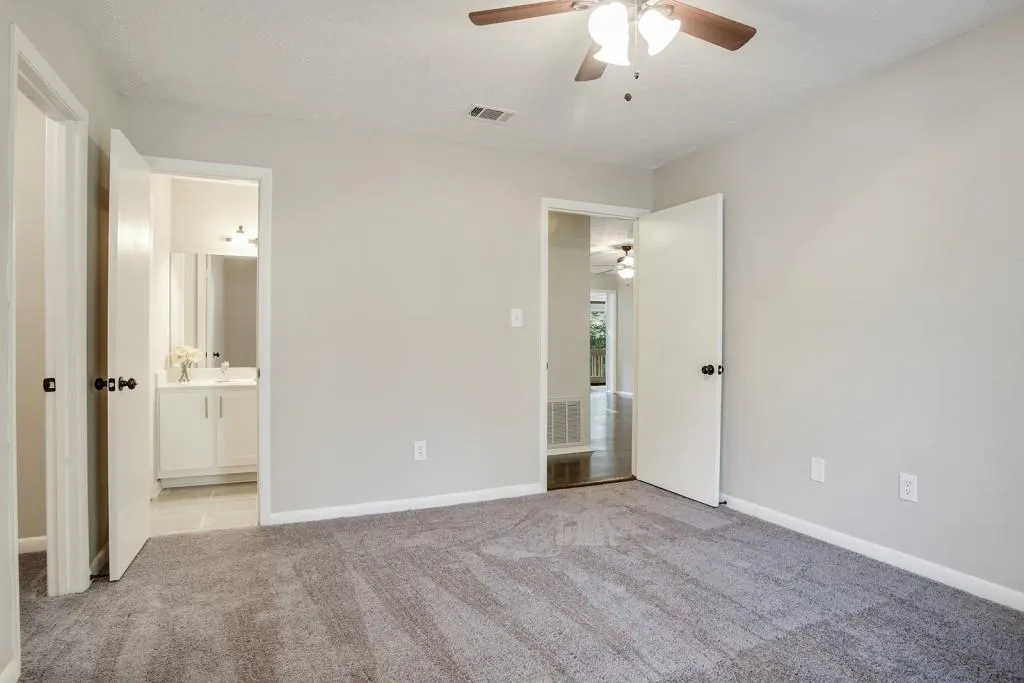 8740 Roswell Road Unit 2g, Sandy Springs, Georgia 30350, 2 Bedrooms Bedrooms, ,2 BathroomsBathrooms,Residential,Sold,8740 Roswell Road Unit 2g,5935302