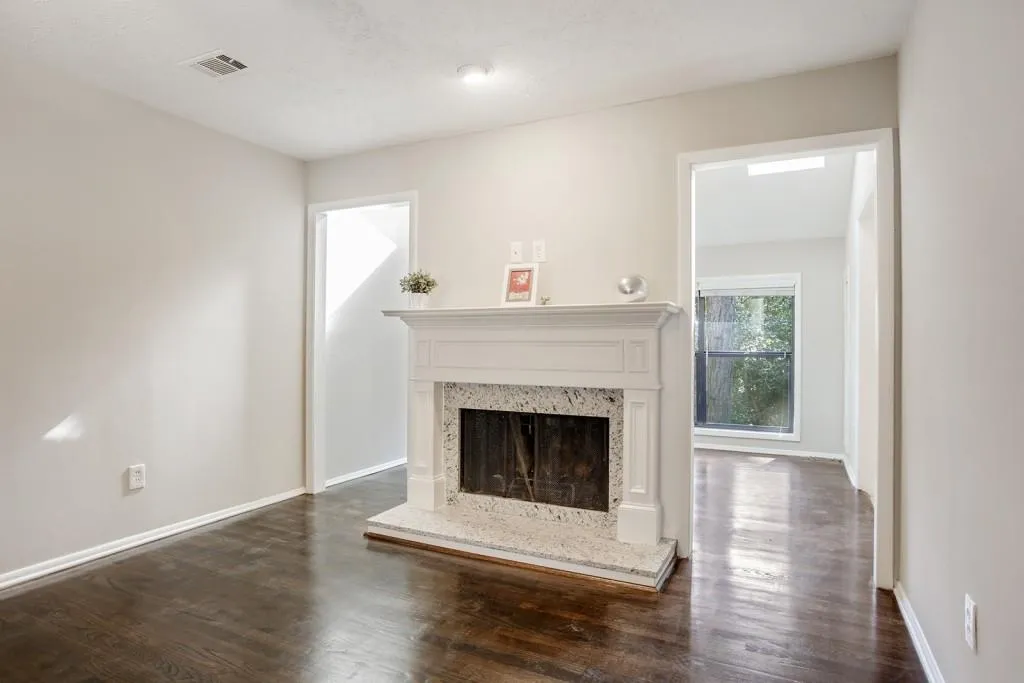 8740 Roswell Road Unit 2g, Sandy Springs, Georgia 30350, 2 Bedrooms Bedrooms, ,2 BathroomsBathrooms,Residential,Sold,8740 Roswell Road Unit 2g,5935302
