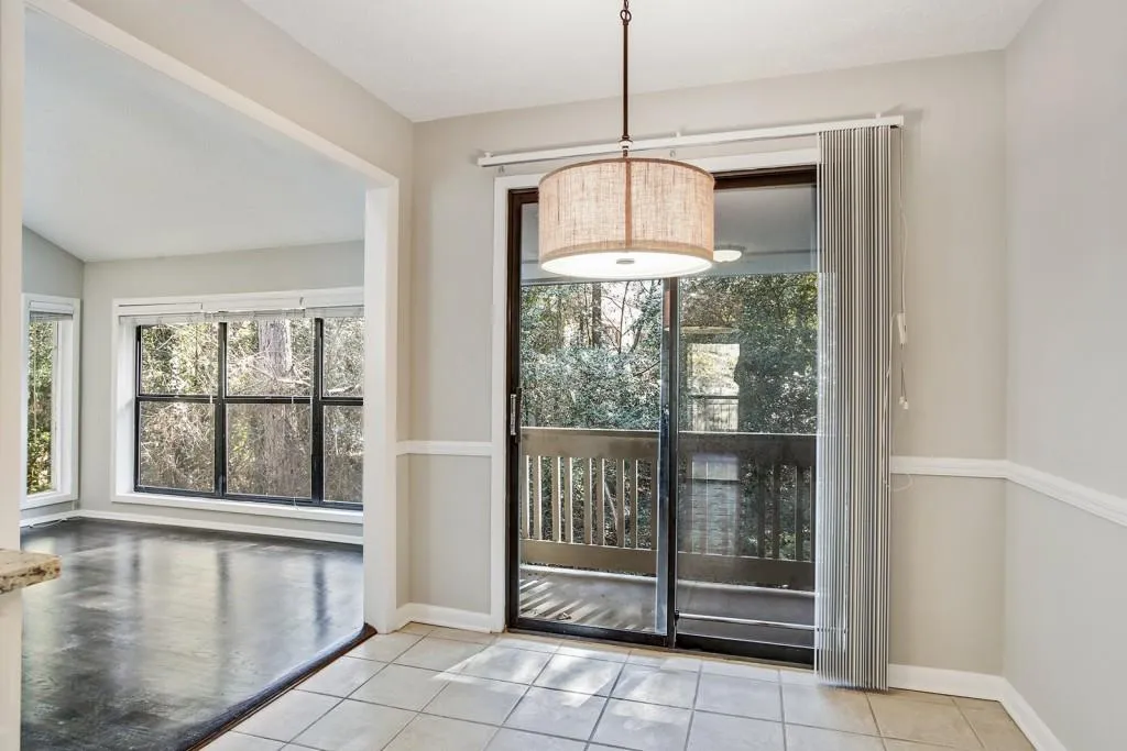 8740 Roswell Road Unit 2g, Sandy Springs, Georgia 30350, 2 Bedrooms Bedrooms, ,2 BathroomsBathrooms,Residential,Sold,8740 Roswell Road Unit 2g,5935302