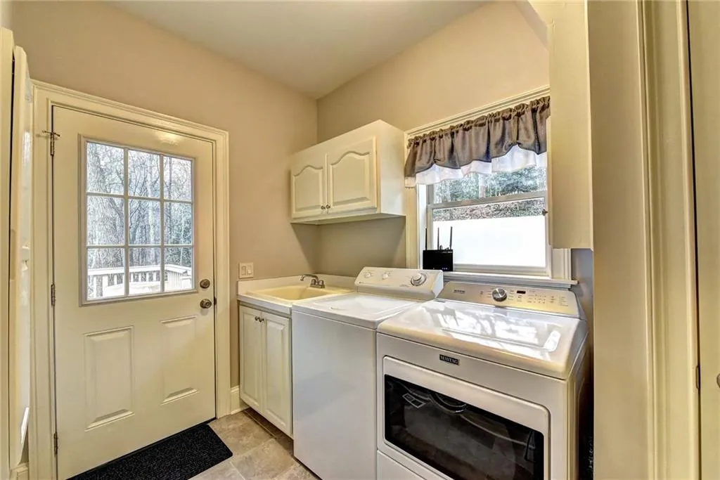 3395 Spalding Drive, Atlanta, Georgia 30350, 5 Bedrooms Bedrooms, ,4 BathroomsBathrooms,Residential,Sold,3395 Spalding Drive,6661853
