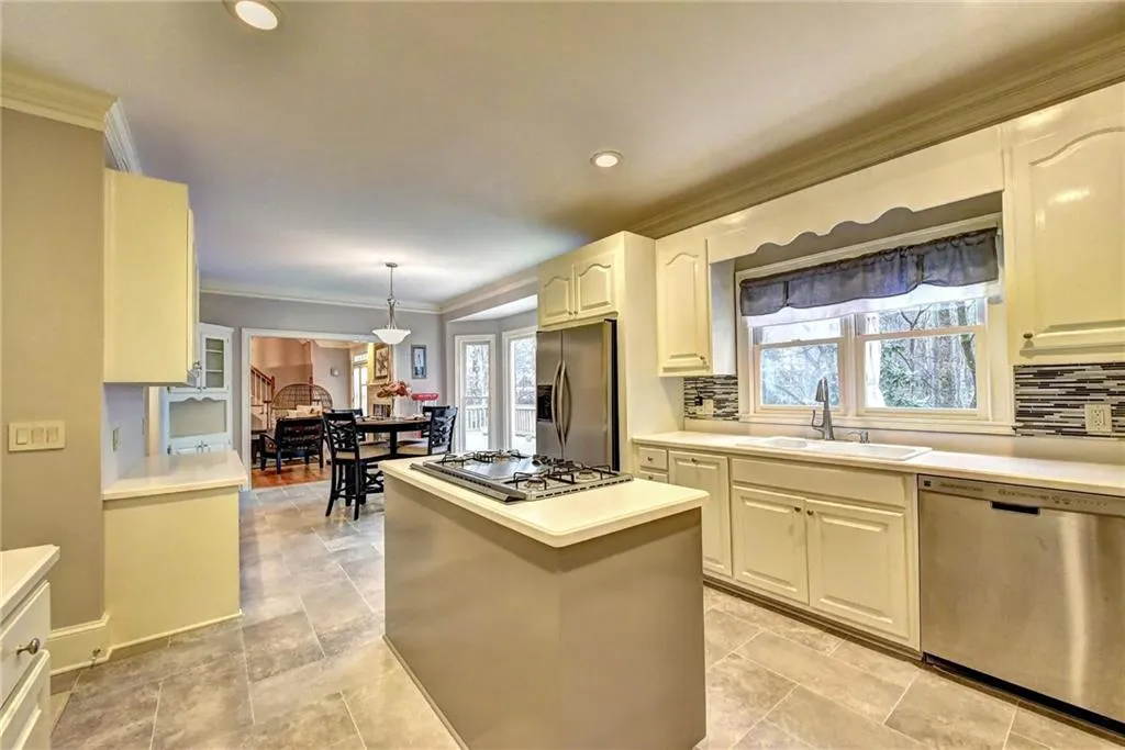 3395 Spalding Drive, Atlanta, Georgia 30350, 5 Bedrooms Bedrooms, ,4 BathroomsBathrooms,Residential,Sold,3395 Spalding Drive,6661853