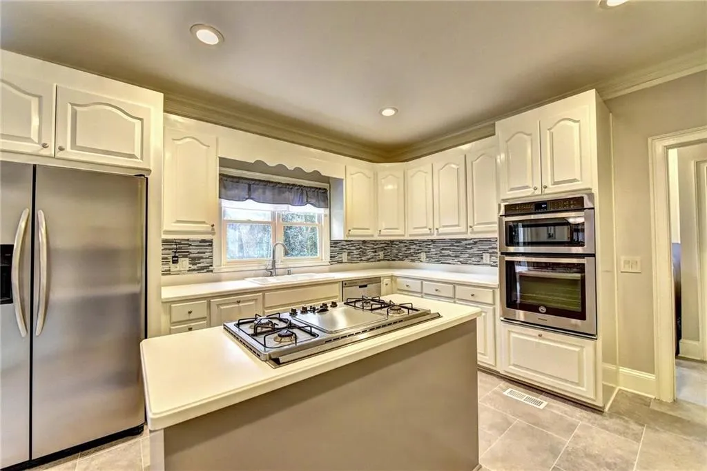 3395 Spalding Drive, Atlanta, Georgia 30350, 5 Bedrooms Bedrooms, ,4 BathroomsBathrooms,Residential,Sold,3395 Spalding Drive,6661853