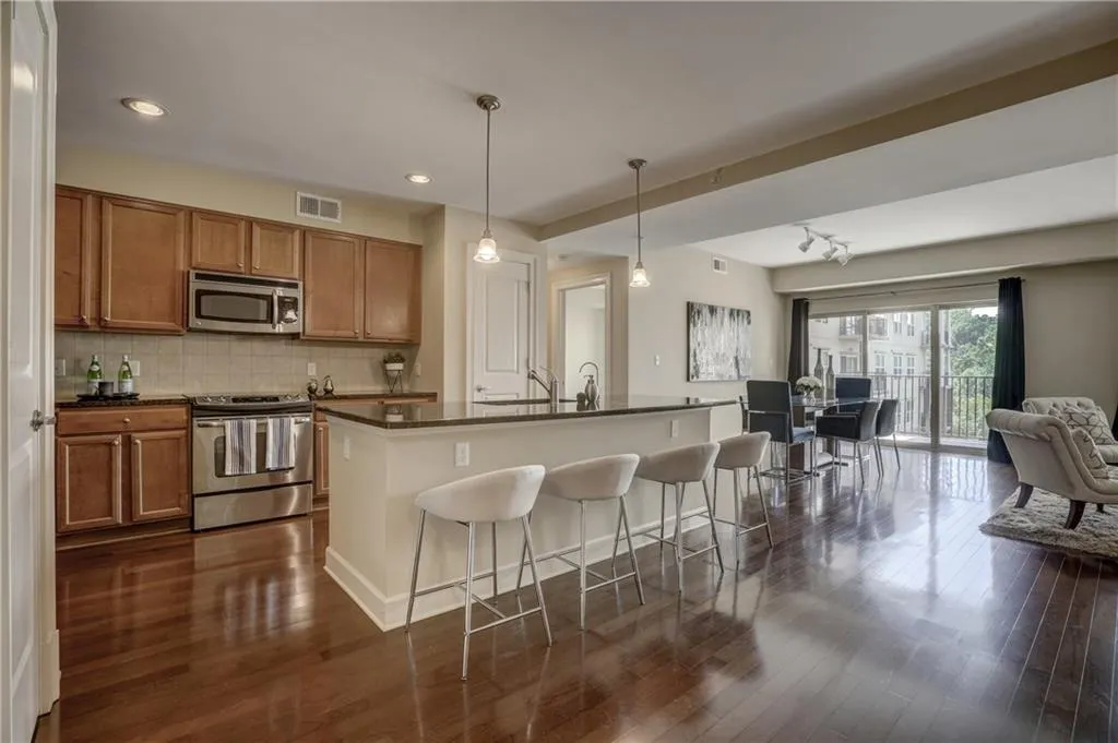 200 River Vista Drive Unit 535, Atlanta, Georgia 30339, 2 Bedrooms Bedrooms, ,2 BathroomsBathrooms,Residential,Sold,200 River Vista Drive Unit 535,6058299