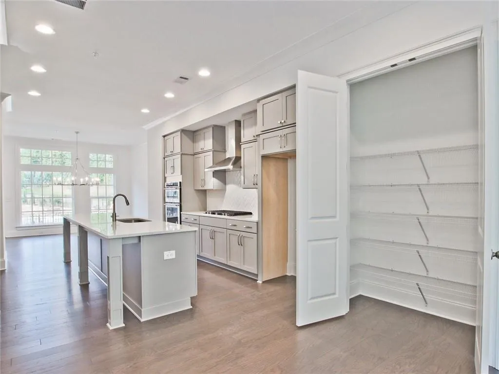 6646 Sterling Drive Unit 674, Sandy Springs, Georgia 30328, 3 Bedrooms Bedrooms, ,3 BathroomsBathrooms,Residential,Sold,6646 Sterling Drive Unit 674,6887842