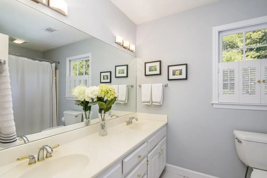 220 Glen Meadow Court, Sandy Springs, Georgia 30328, 4 Bedrooms Bedrooms, ,4 BathroomsBathrooms,Residential,Sold,220 Glen Meadow Court,6622662