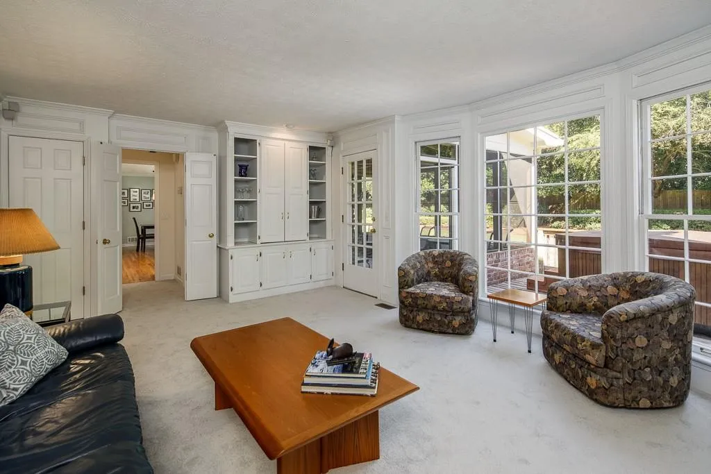 220 Glen Meadow Court, Sandy Springs, Georgia 30328, 4 Bedrooms Bedrooms, ,4 BathroomsBathrooms,Residential,Sold,220 Glen Meadow Court,6622662