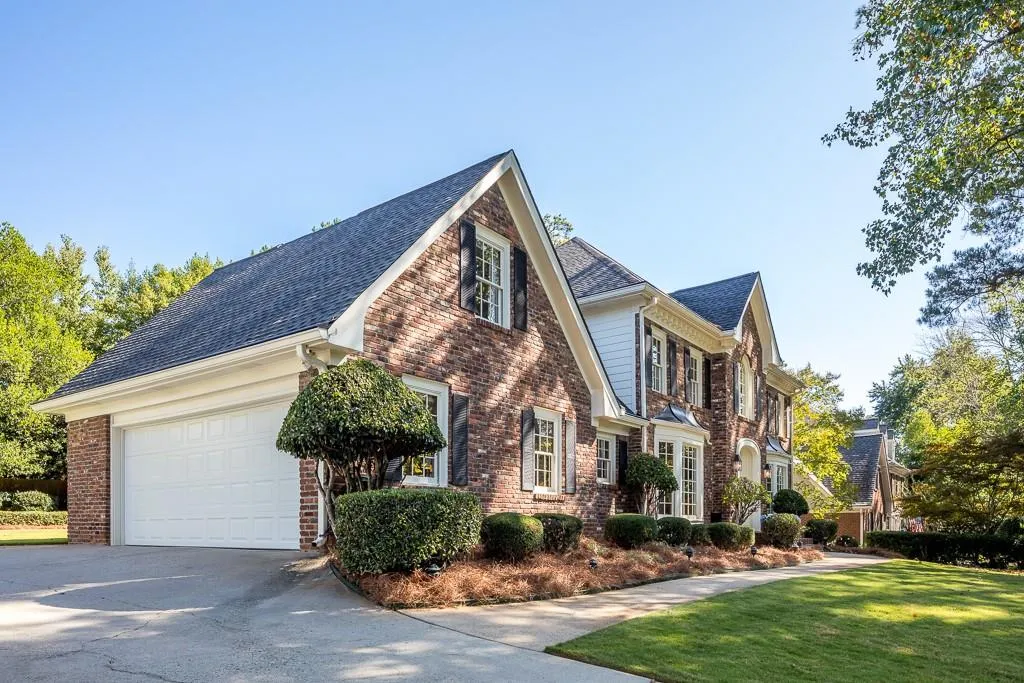 220 Glen Meadow Court, Sandy Springs, Georgia 30328, 4 Bedrooms Bedrooms, ,4 BathroomsBathrooms,Residential,Sold,220 Glen Meadow Court,6622662