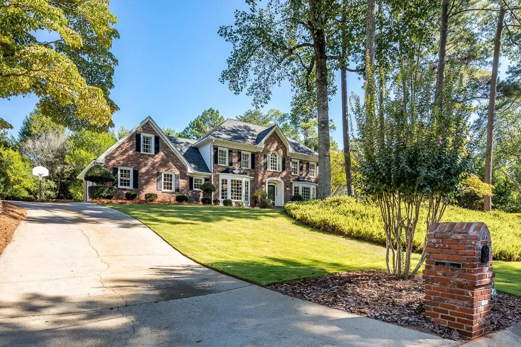 220 Glen Meadow Court, Sandy Springs, Georgia 30328, 4 Bedrooms Bedrooms, ,4 BathroomsBathrooms,Residential,Sold,220 Glen Meadow Court,6622662
