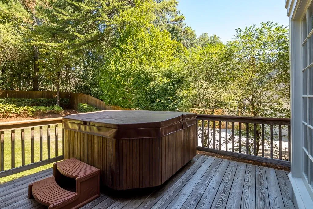 220 Glen Meadow Court, Sandy Springs, Georgia 30328, 4 Bedrooms Bedrooms, ,4 BathroomsBathrooms,Residential,Sold,220 Glen Meadow Court,6622662