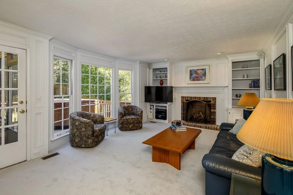 220 Glen Meadow Court, Sandy Springs, Georgia 30328, 4 Bedrooms Bedrooms, ,4 BathroomsBathrooms,Residential,Sold,220 Glen Meadow Court,6622662